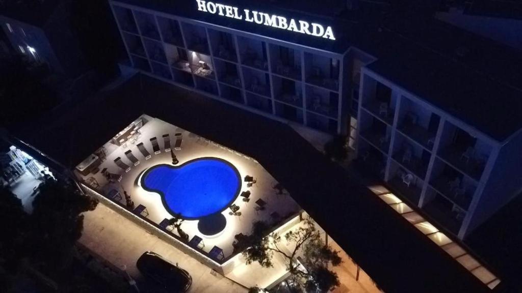 Hotel ลุมบาร์ดา ภายนอก รูปภาพ