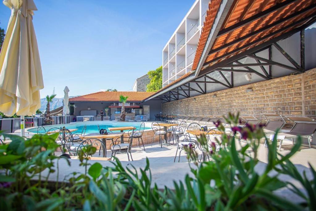 Hotel ลุมบาร์ดา ภายนอก รูปภาพ