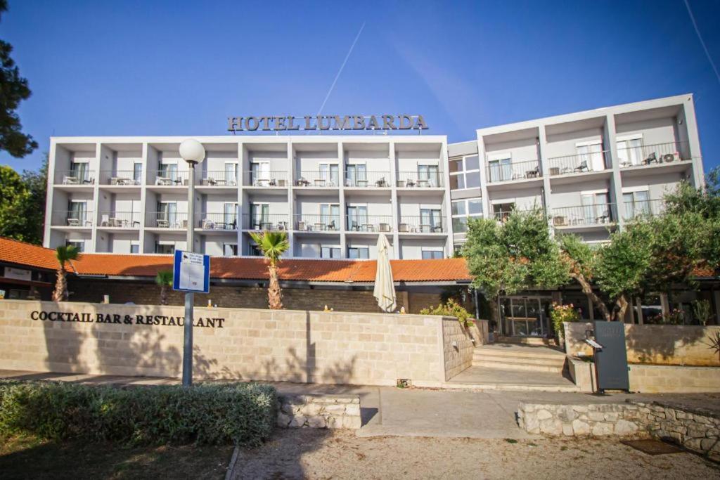 Hotel ลุมบาร์ดา ภายนอก รูปภาพ