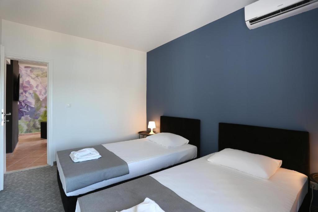 Hotel ลุมบาร์ดา ภายนอก รูปภาพ