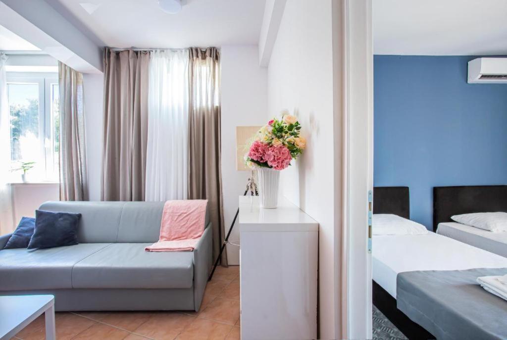 Hotel ลุมบาร์ดา ภายนอก รูปภาพ